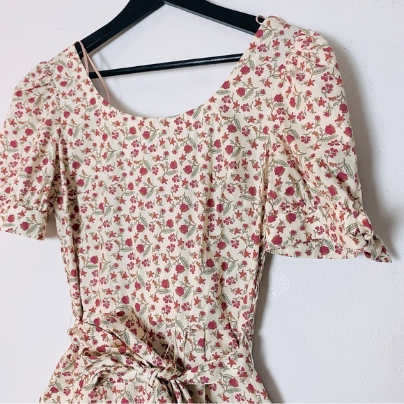 New Gal Meets Glam Floral print Jumpsuit Puff Sleeve Tie Belt Size 2 - Picture 4 of 15